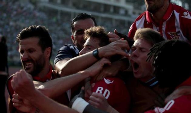 Авеш празднует победу