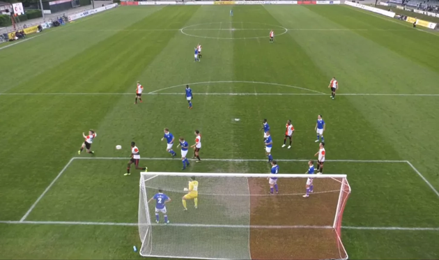 Вратарь молодежки Фейеноорда вышел на замену вингером и забил в стиле ван Бастена