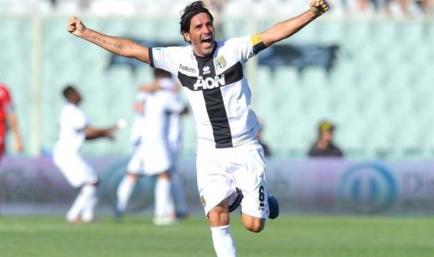 Лукарелли вернулся с Пармой в Серию А и завершил карьеру