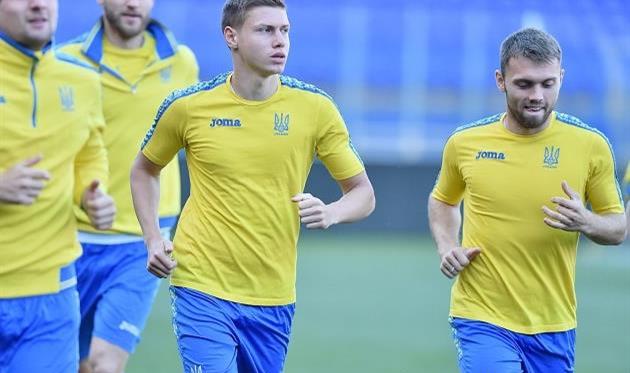 Александр Караваев (справа) с Николаем Матвиенко, фото ФФУ