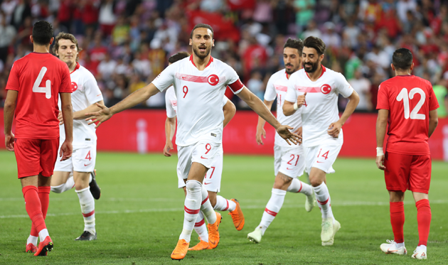 Тосун забил гол и получил красную карточку, tff.org