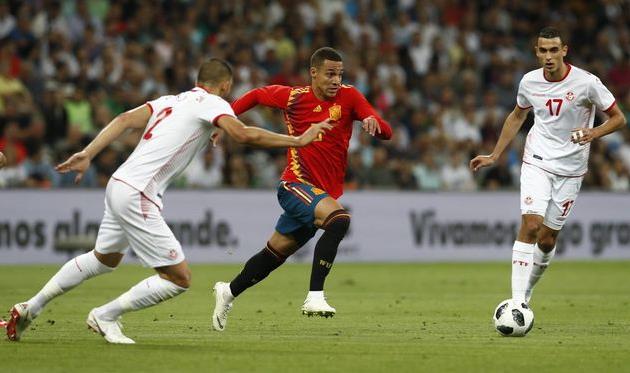 Родриго (в центре), twitter.com/sefutbol