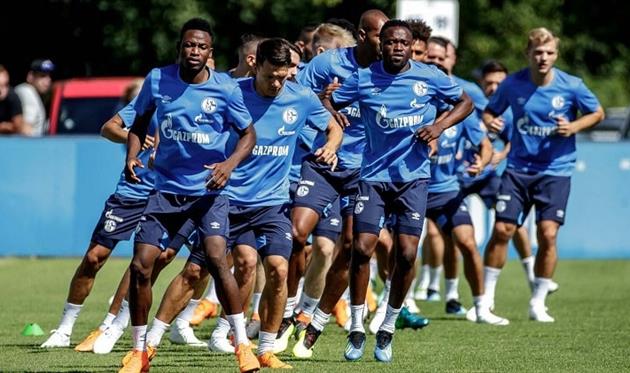 Евгений Коноплянка (второй слева), ФК Шальке