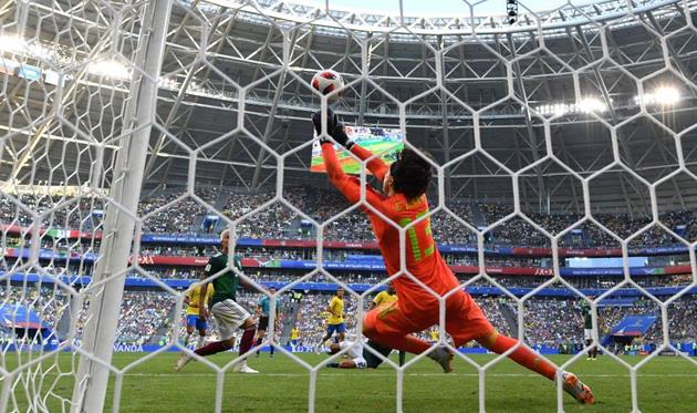 Гильермо Очоа в действии, Getty Images