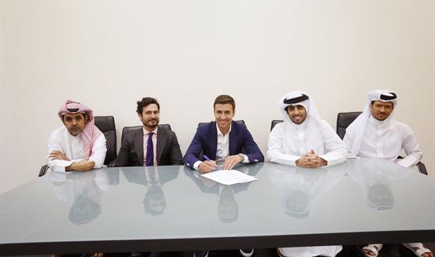 Габи (по центру)