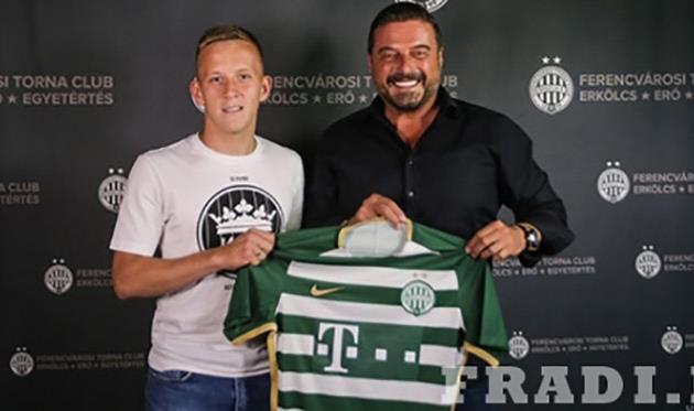 Иван Петряк (слева), фото ФК Ференцварош
