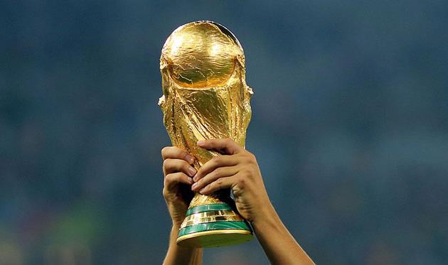 Тест: Кто из футболистов держал Кубок мира в руках?