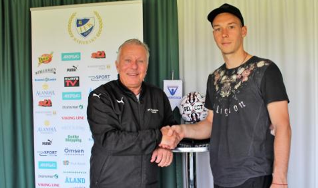 Игорь Левченко (справа), ifkfotboll.ax