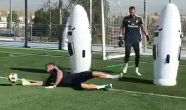 Лунин продолжает интенсивно работать на тренировках Реала