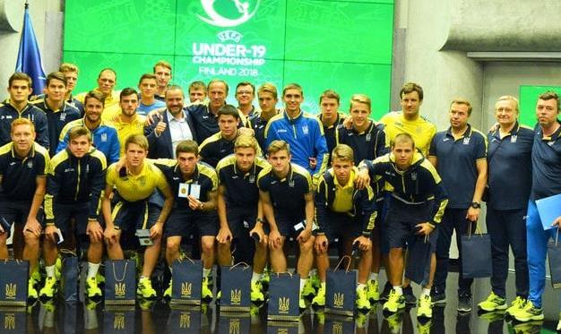 Павелко наградил юношескую сборную Украины U-19, которая вернулась с Евро-2018
