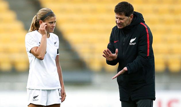 Футболистка и Андреас Хераф, Getty Images