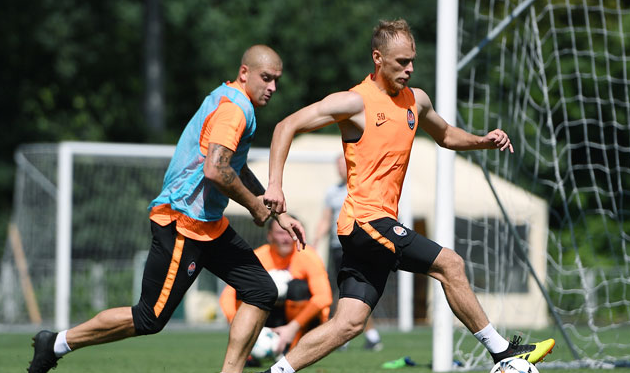 Ярослав Ракицкий (слева), фото: ФК Шахтер