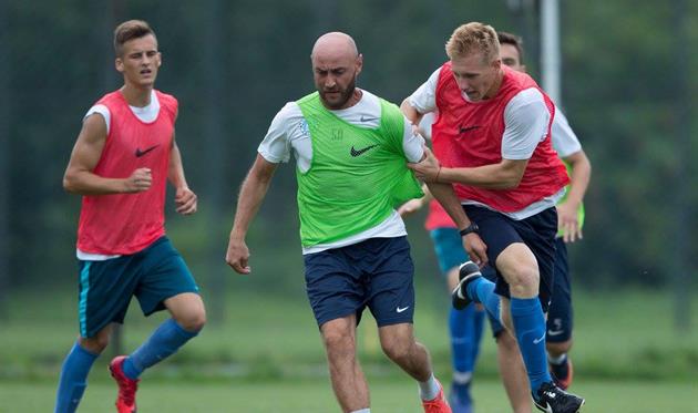 Назаренко будет играть за Днепр на аматорском чемпионате