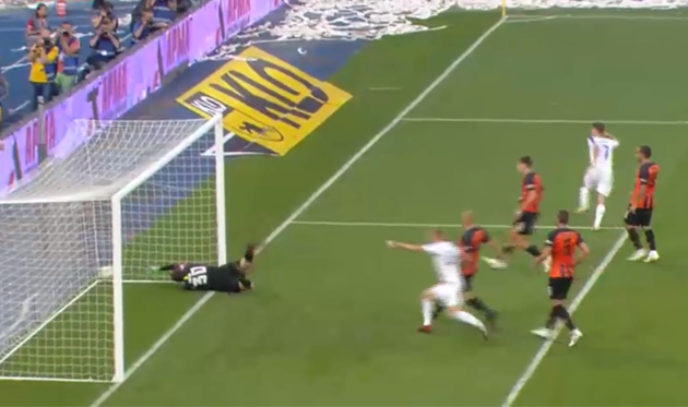 Ошибка Пятова помогла Динамо открыть счет в матче против Шахтера