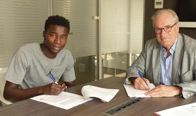 Мусса Ваге подписывает контракт, ФК Барселона