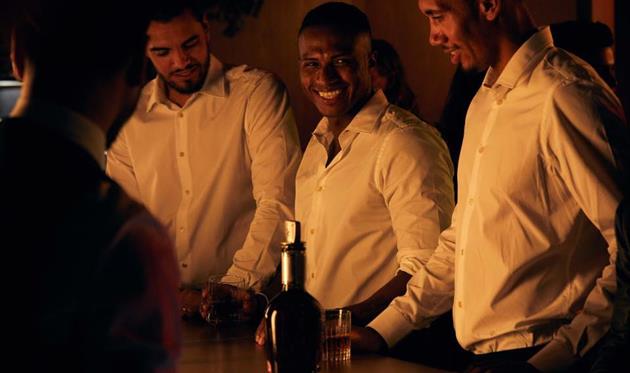 Серхио Ромеро, Антонио Валенсия и Крис Смоллинг знакомятся с новым партнером