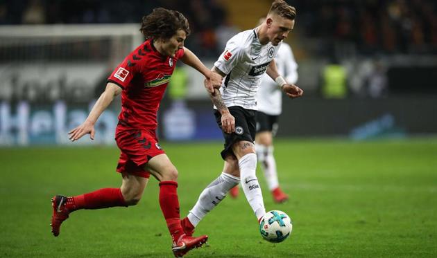 Чаглар Сеюнджу в матче против Айнтрахта Ф, Getty Images