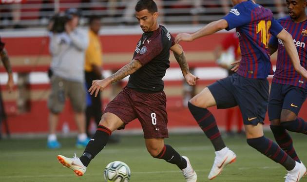 Сусо в матче против Барселоны, Getty Images