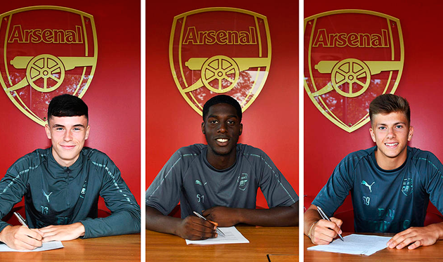 Арсенал подписал профессиональные контракты с тремя юниорами	
