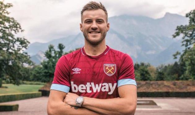 Тимощук и Шовковский попали в символическую команду Ярмоленко