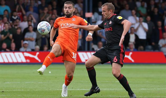 Ли Каттермол (справа)