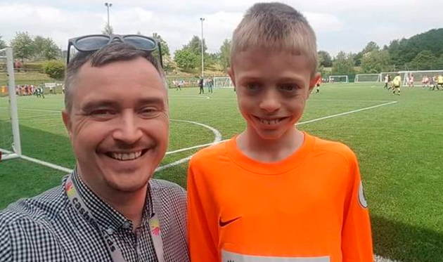 Мальчик пропустил 11 голов и стал популярен на всю Англию благодаря отцу