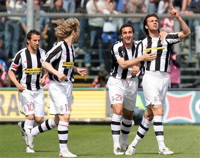 Скромняга на заднем плане себя еще проявит! AP