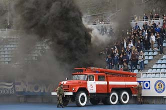 В Киеве милицию со стадиона выгнали. Не верите? :) фото Илья Хохлов