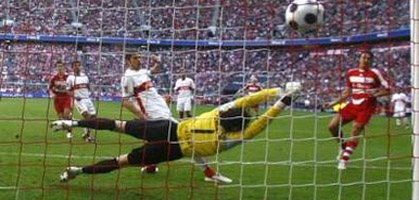 Тони наказывает Дельпьера за оплошность, Reuters