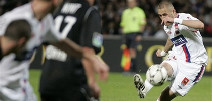 Бензема сравнивает счет в матче, фото AP