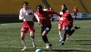 Жо рвется к воротам, фото gazeta-ov.ru