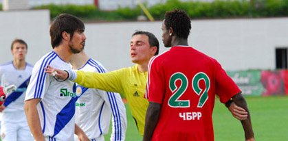 Бутенин разбирается с Диаби, фото fc-kt.com