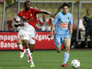 Фредерик Пикьонн (слева) против Дайсуке Мацуи из Ле Мана, фото Reuters