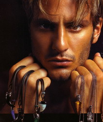 А пока Джила подался в фотомодели...