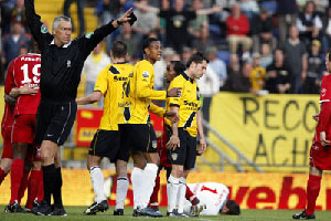 Сикору удаляют за удар Бошкера, nac.nl