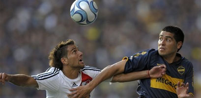 Понцио сражается с Рикельме, АР