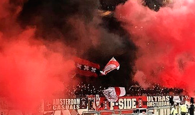 Хулиганы Аякса устроили ад перед матчем против Динамо