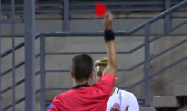 Красная карточка Богдану Ледневу