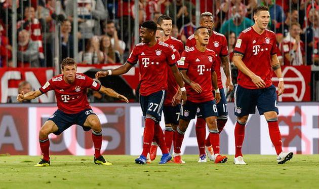 игроки баварии празднуют взятие ворот, getty images