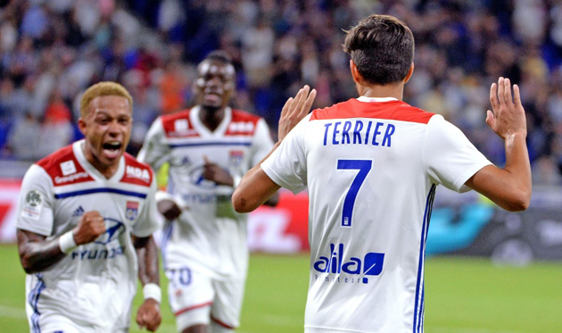 Мартен Террье открыл счет в матче, twitter.com/OL