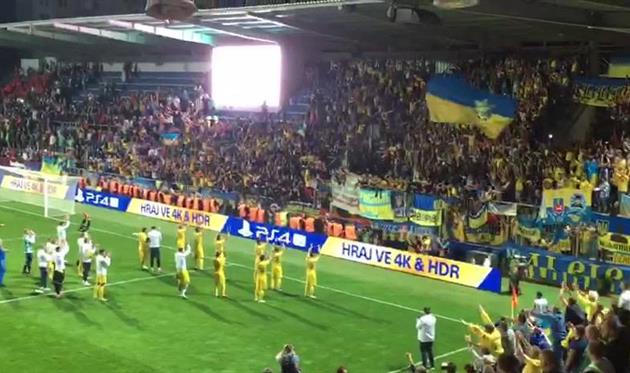 Как сборная Украины благодарила болельщиков после матча с Чехией