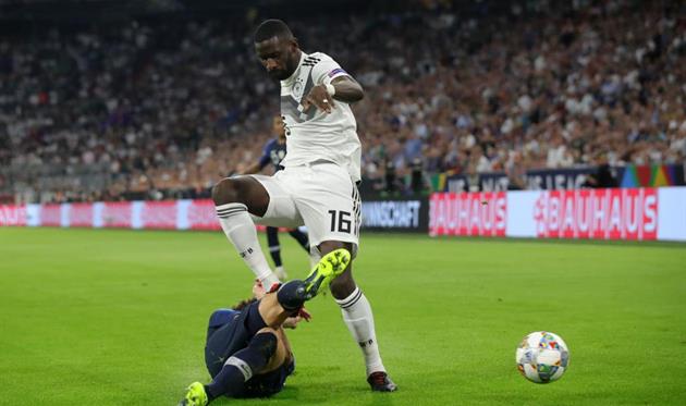 Рюдигер наступает на Павара, Getty Images