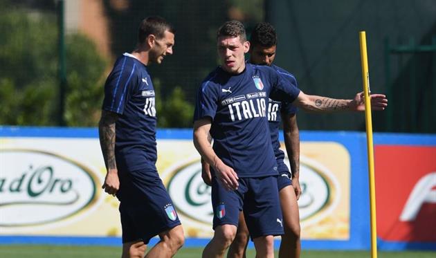 Андреа Белотти (справа) - Федерико Бернардески: 