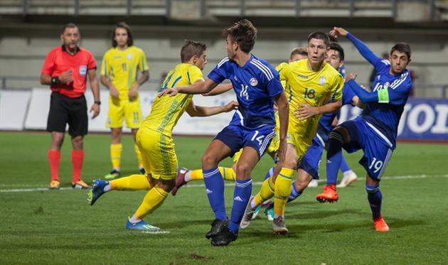 Денис Попов (18-й номер), фото: сайт ФФУ