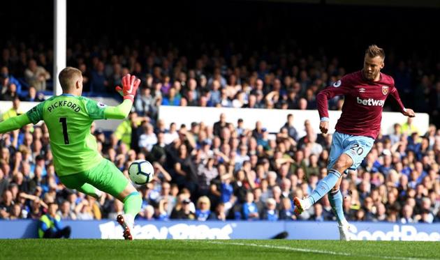 Андрей Ярмоленко переигрывает Джордана Пикфорда, Getty Images