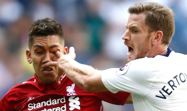 Фирмино на тренировках занимается в очках