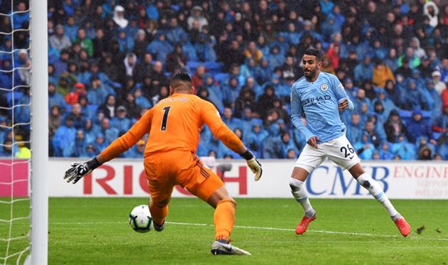 Рияд Марез забивает один из мячей, Getty Images