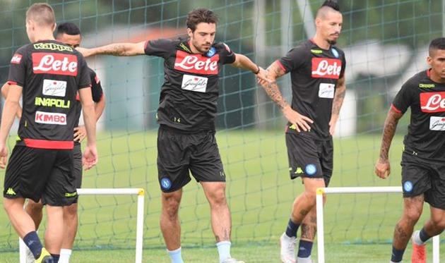 Наполи на разминке перед игровым днем, twitter.com/sscnapoli