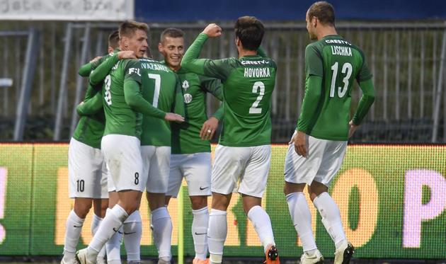 Игроки Яблонца празднуют гол в ворота Виктории/twitter.com/FKJablonec 