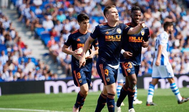 Игроки Валенсии празднуют гол/La Liga